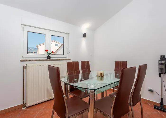 Apartment Awesome In With Wifi Omisalj