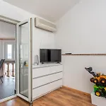 Διαμέρισμα Cozy In With House Sea View Omišalj