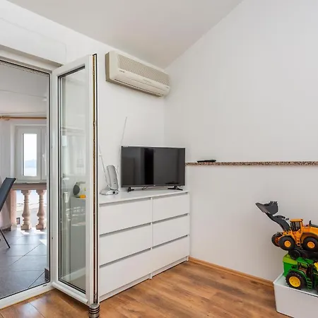 Daire Awesome In With Wifi Omišalj