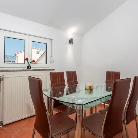 Daire Awesome In With Wifi Omišalj